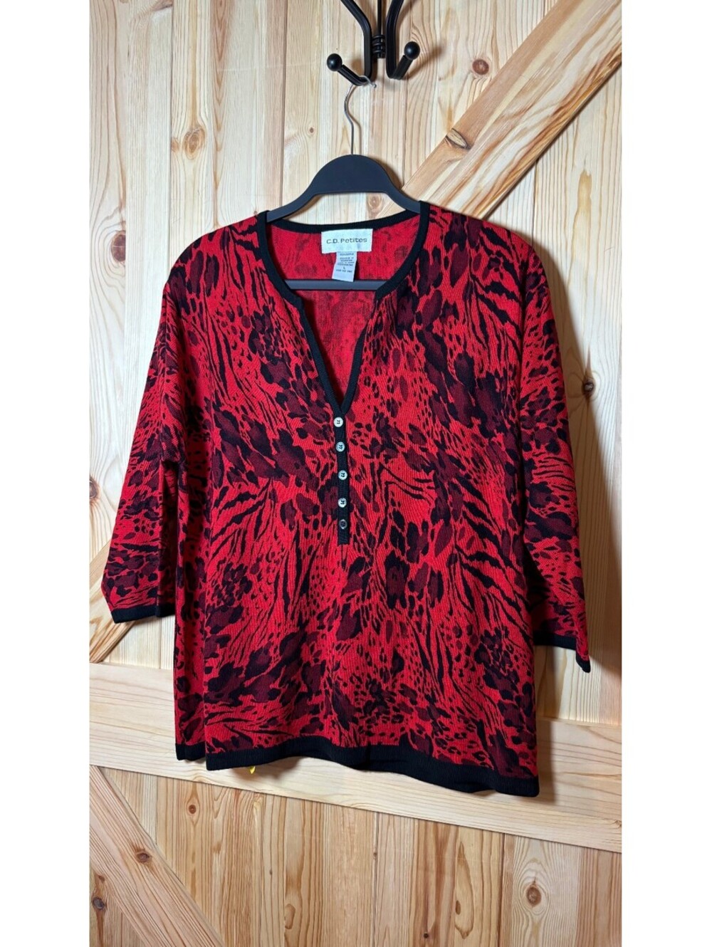 C.D. Petites Red and Black Animal Print Acrylic Sweater Top, Size L Petite